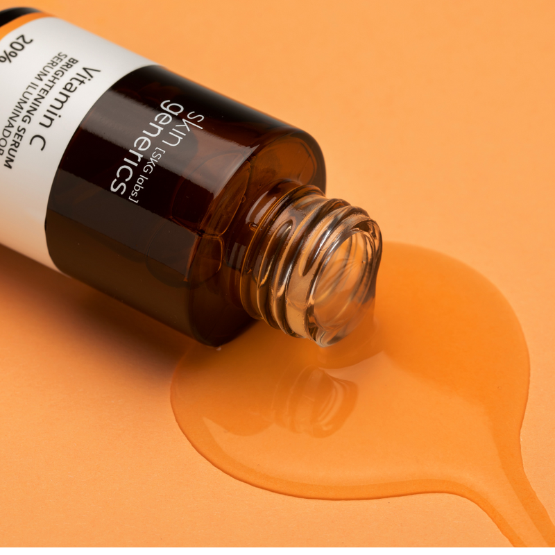 Skin Generics Brightening serum 20% - Vitamin C pouring showcase texture 