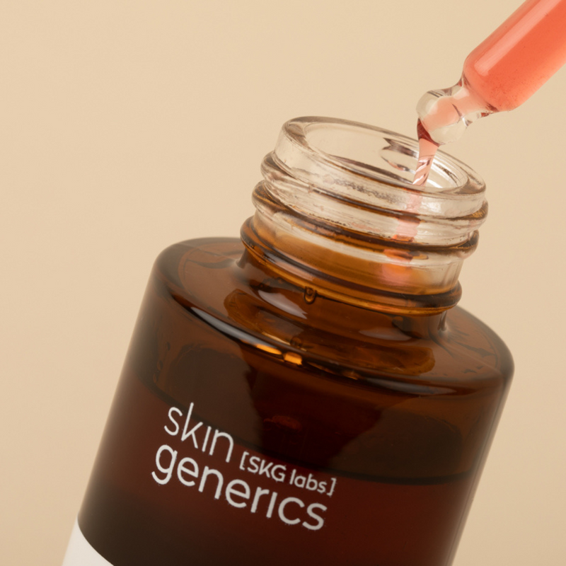 Skin Generics Renewal Peeling Serum AHA + VIT A + BHA 32% light texture close up 