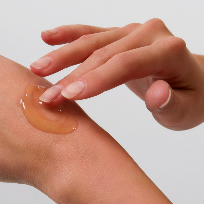 Skin Generics Anti-aging serum 20% - Retinol hand 
